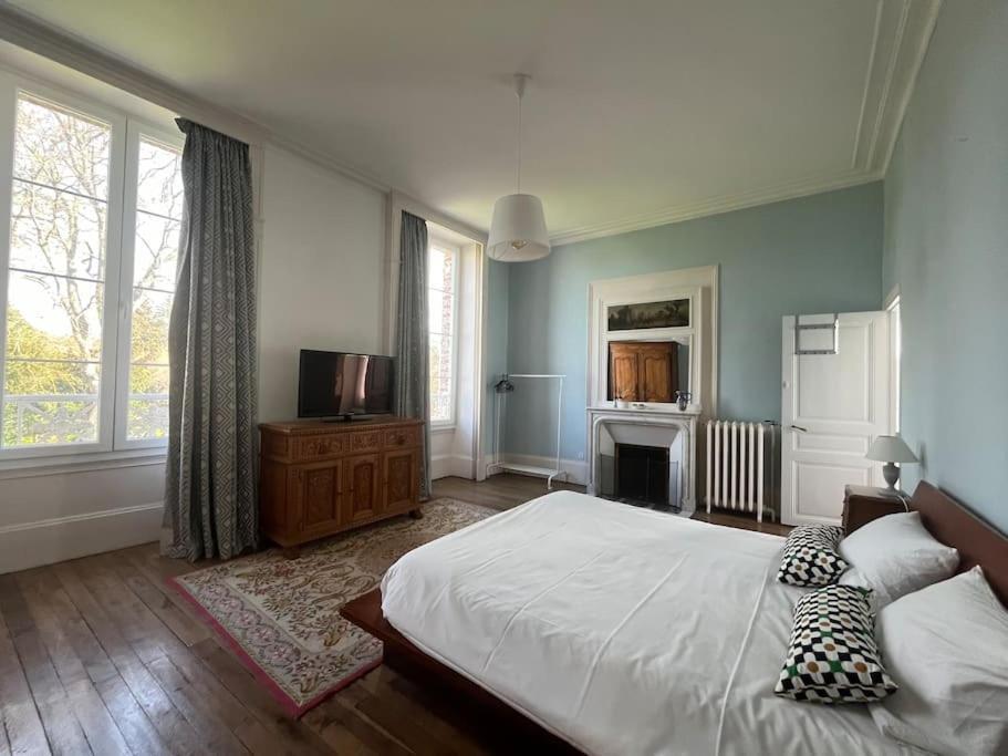 La Demeure De Margot - 24 Couchages Villeneuve-sur-Yonne Exterior foto