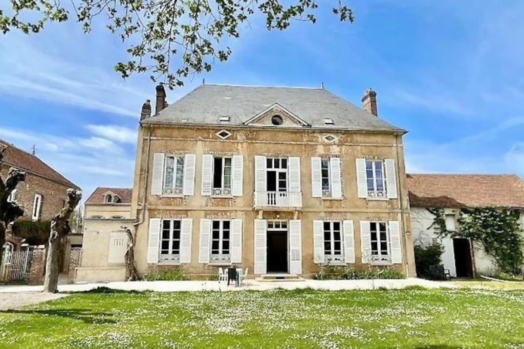 La Demeure De Margot - 24 Couchages Villeneuve-sur-Yonne Exterior foto