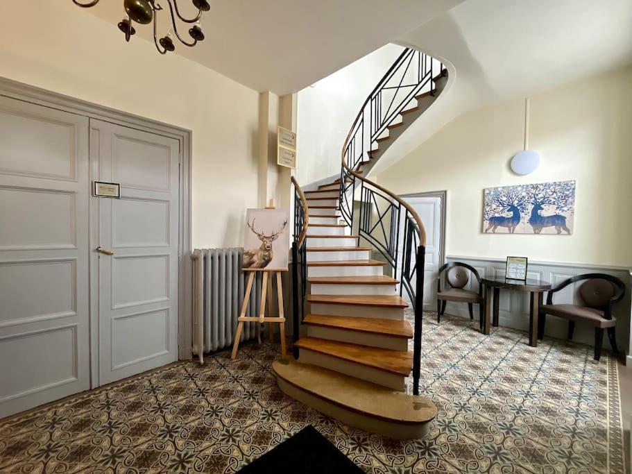 La Demeure De Margot - 24 Couchages Villeneuve-sur-Yonne Exterior foto