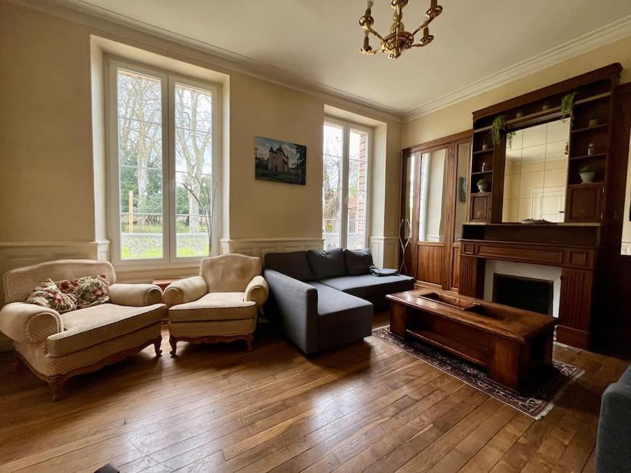 La Demeure De Margot - 24 Couchages Villeneuve-sur-Yonne Exterior foto