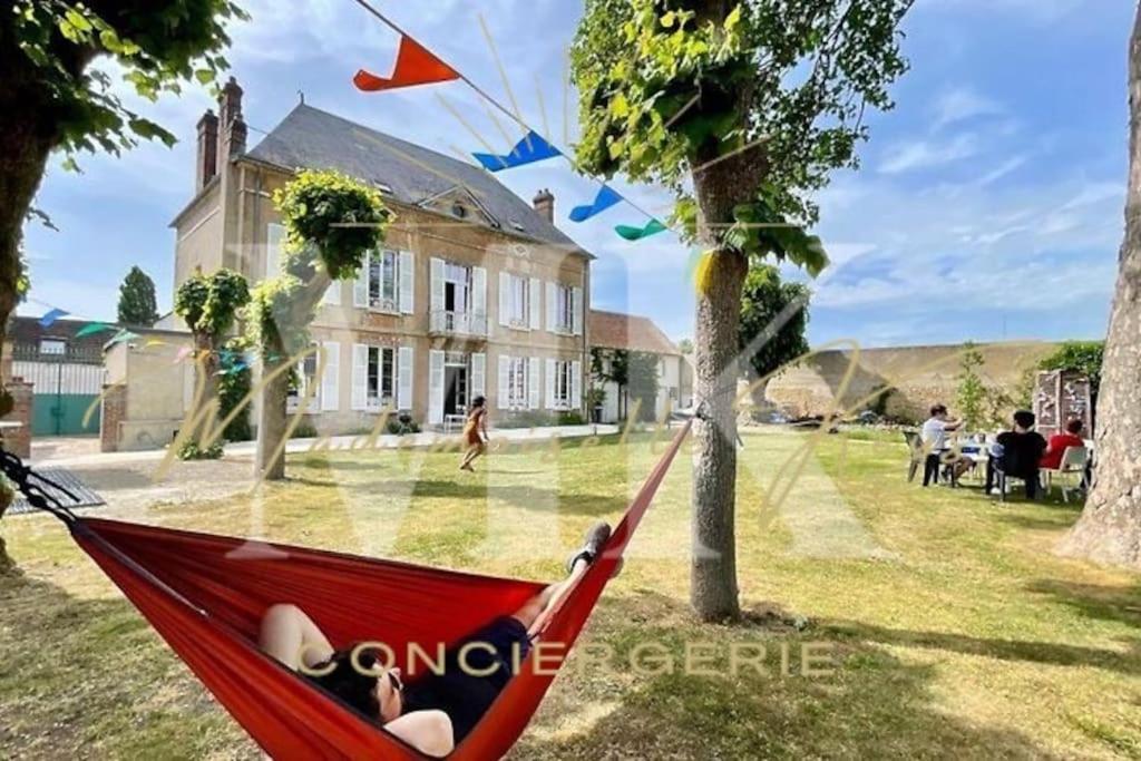 La Demeure De Margot - 24 Couchages Villeneuve-sur-Yonne Exterior foto